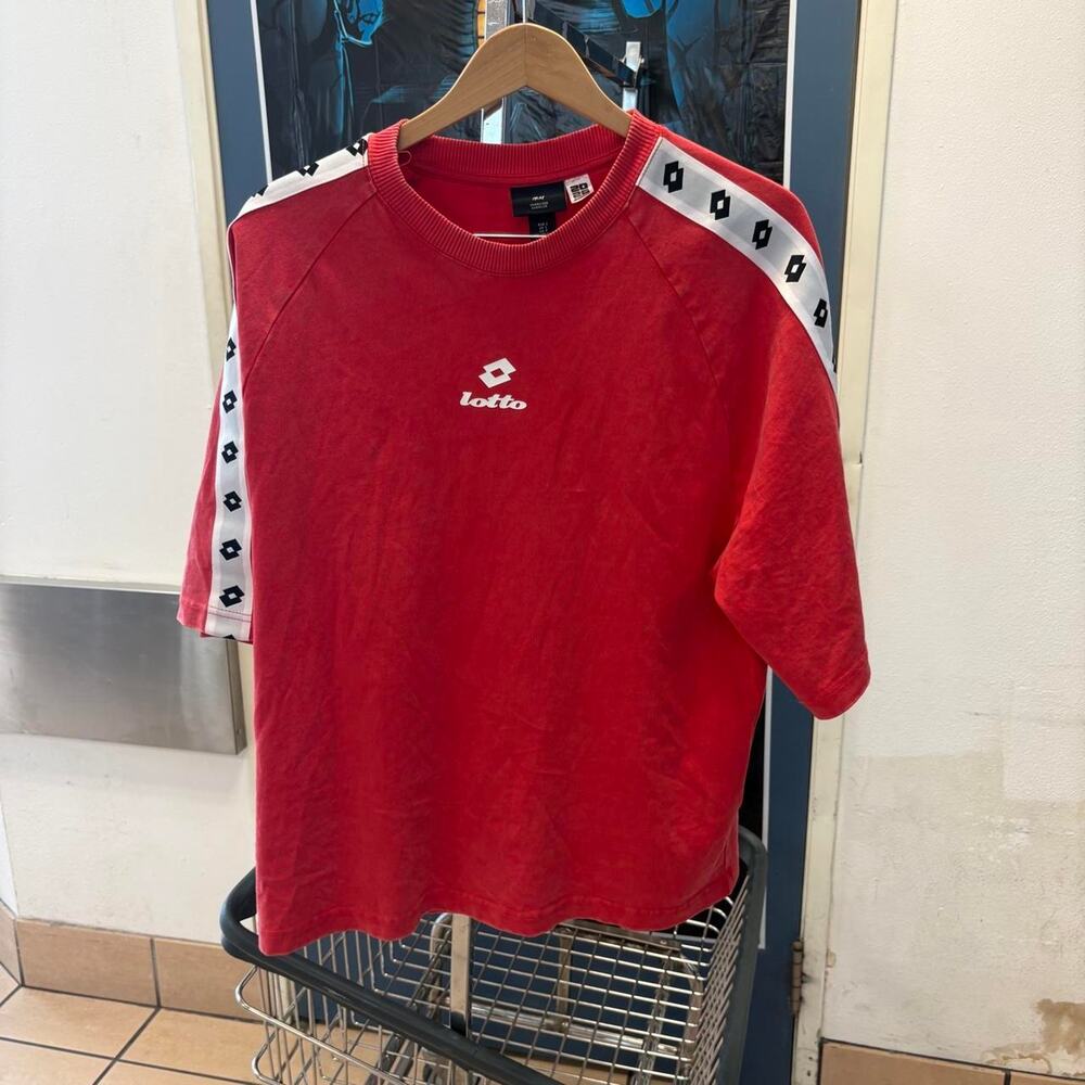 Red lotto t shirt with white